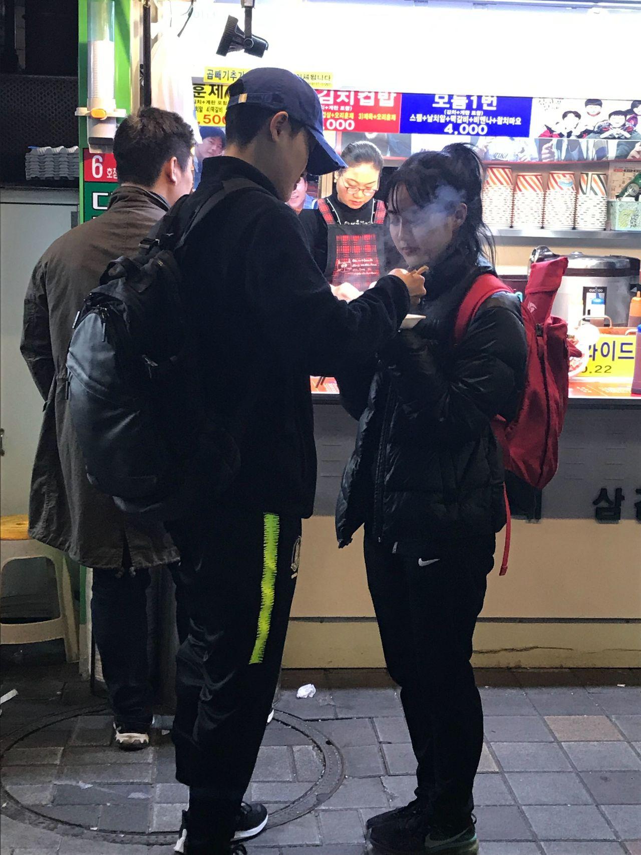  Noryangjin Cupbap Street Street that has numerous cheap and delicious food stalls. You can have a full meal with just ₩3,000!